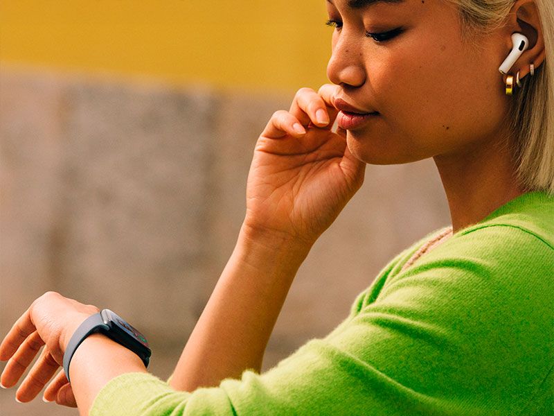 Apple Watch SE 3 (GPS + Cellular, 40mm) Conecta con tu mundo