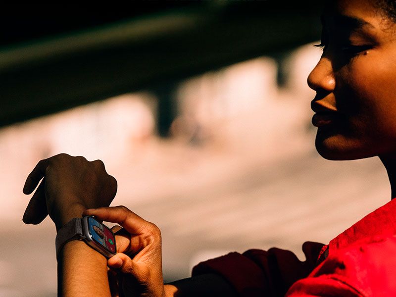 Apple Watch Series 11 (GPS + Cellular, 42mm) Conecta con tu mundo