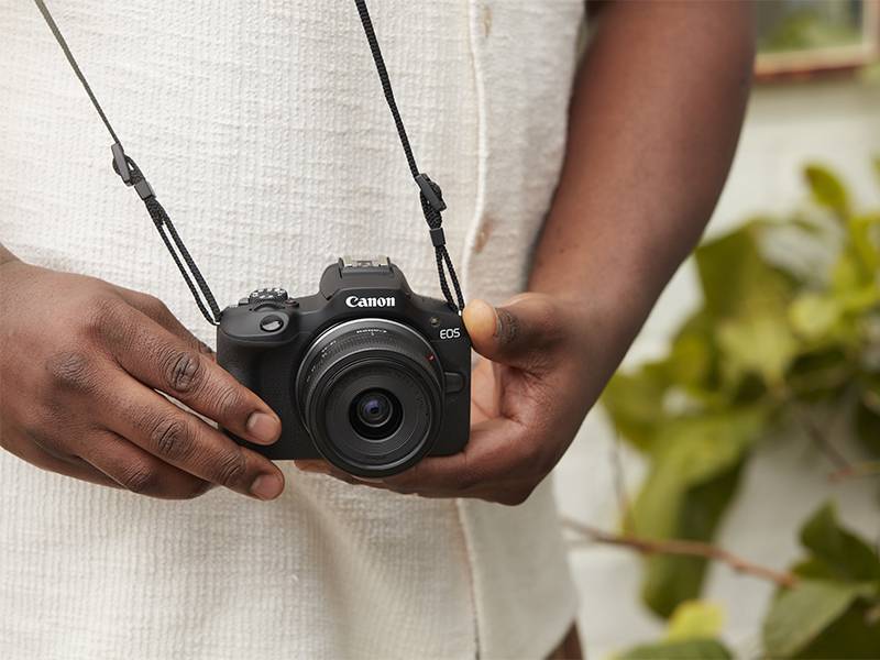 Cámara de fotos digital Canon EOS R100 + Objetivo RF-S 18-45 mm - Un sensor más grande Cámara de fotos digital Canon EOS R100 + Objetivo RF-S 18-45 mm Un sensor más grande