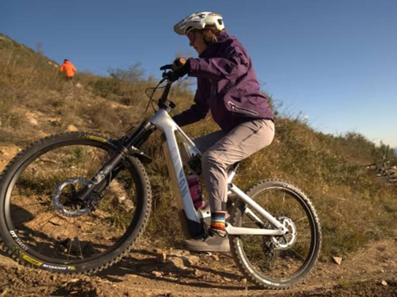 Bicicleta eléctrica Canyon Spectral:ON CF 7 Talla L - La e-bike de montaña definitiva Bicicleta eléctrica Canyon Spectral:ON CF 7 Talla L La e-bike de montaña definitiva