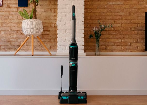 Aspirador escoba Cecotec FreeGo Wash&Vacuum Spray precio. Base de autolimpieza y autosecado