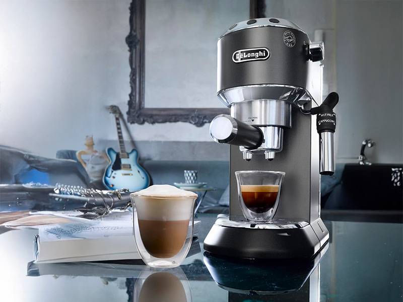 Cafetera De'Longhi Dedica Style - Rápido y potente Cafetera De'Longhi Dedica Style Rápido y potente