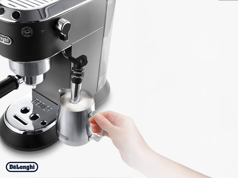 Cafetera De'Longhi Dedica Style - Espuma de leche Cafetera De'Longhi Dedica Style Espuma de leche