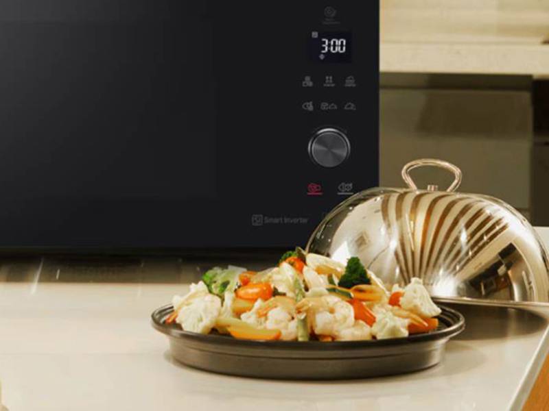 Microondas LG MJ3965BPS Descongelación rápida y menús automáticos