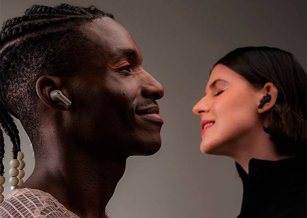 Auriculares inalámbricos Motorola Moto Buds+ - Dos controladores dinámicos y sonido de alta resolución Auriculares inalámbricos Motorola Moto Buds+ Dos controladores dinámicos y sonido de alta resolución