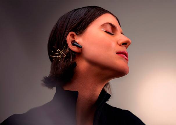 Auriculares inalámbricos Motorola Moto Buds+ - Cancelación activa de ruido dinámica Auriculares inalámbricos Motorola Moto Buds+ Cancelación activa de ruido dinámica