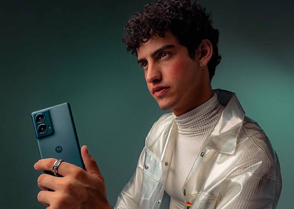 Motorola Edge 50 Fusión - Pantalla sin límites de 6,67” y Dolby Atmos® Motorola Edge 50 Fusión Pantalla sin límites de 6,67” y Dolby Atmos®