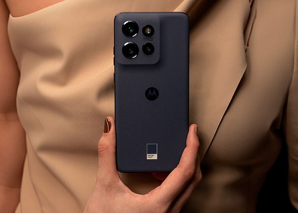 Motorola Edge 50 Neo 512 GB gris + auriculares inalámbricos Motorola Moto Buds+ beige Diseño minimalista, máxima calidad