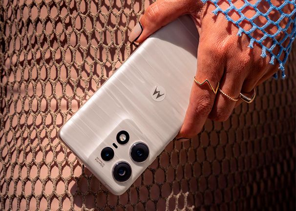 Motorola Edge 50 Pro Carga TurboPower™ de 125 W: la más rápida