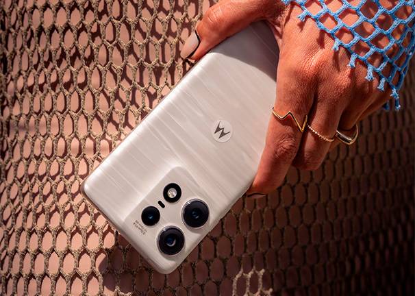 Motorola Edge 50 Pro Carga TurboPower™ de 125 W: la más rápida