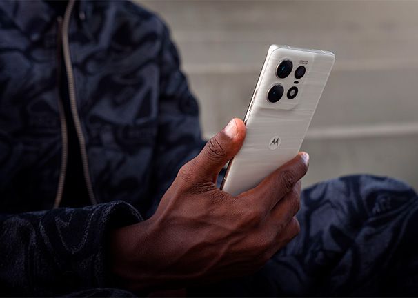 Motorola Edge 50 Pro Pantalla pOLED Super HD (1220p) de 6,67"