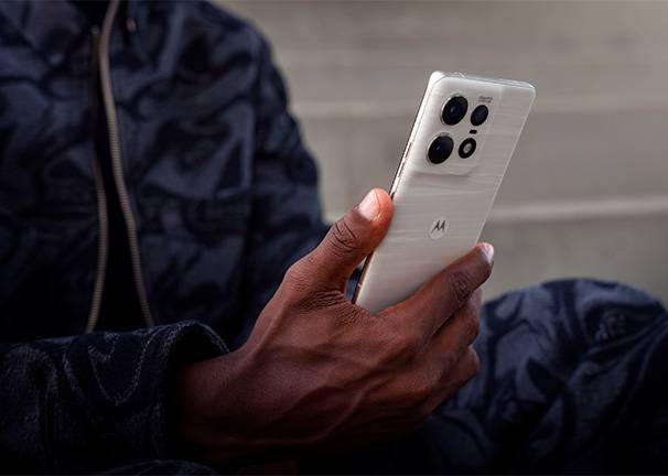 Motorola Edge 50 Pro Pantalla pOLED Super HD (1220p) de 6,67"