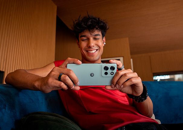 Motorola Moto G75 5G - Batería de larga duración y carga TurboPower™ Motorola Moto G75 5G Batería de larga duración y carga TurboPower™