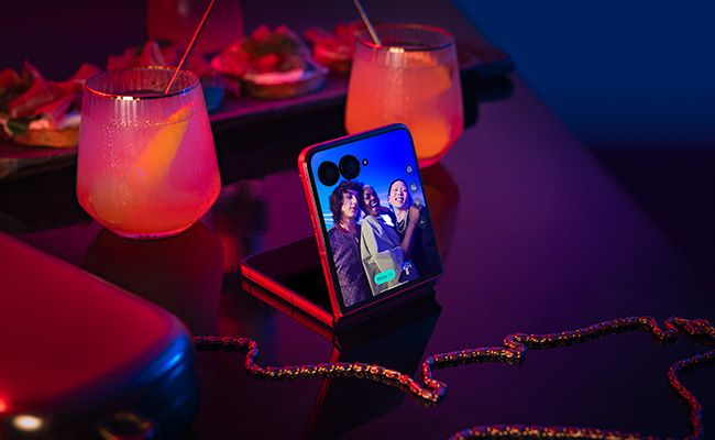 Motorola razr 60 ultra 512 GB El smartphone flip plegable con la carga más rápida