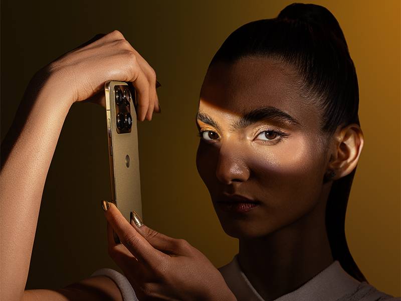 Motorola Signature 512 GB - Diseño lujosamente refinado Motorola Signature 512 GB Diseño lujosamente refinado