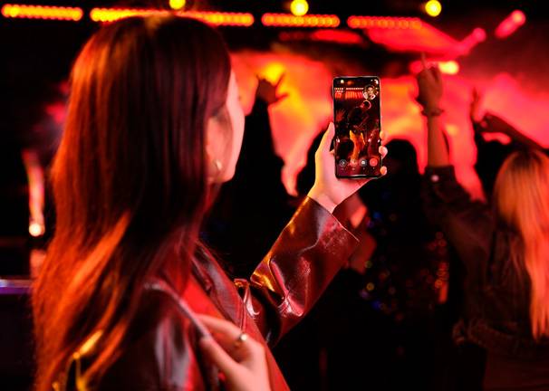 OPPO Reno12 FS 5G Democratizamos la nueva era de AI en OPPO