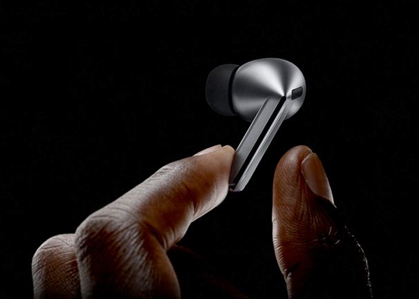 Samsung Galaxy Buds3 Pro - Perfecto control en la punta de tus dedos Samsung Galaxy Buds3 Pro Perfecto control en la punta de tus dedos