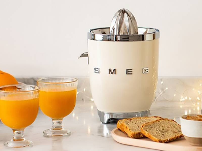 Exprimidor Smeg CJF11CREU Zumo fresco cada mañana