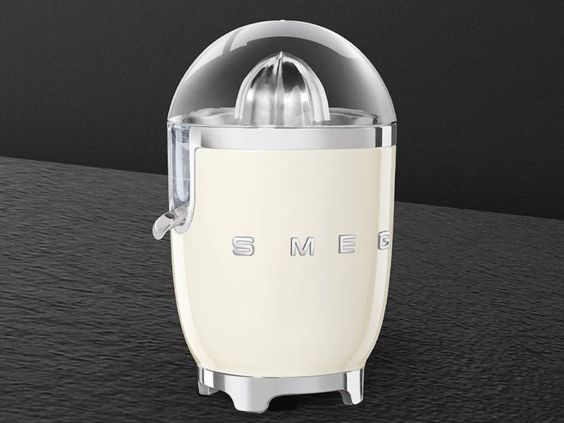 Exprimidor Smeg CJF11CREU - Tritan™ Renew Exprimidor Smeg CJF11CREU Tritan™ Renew