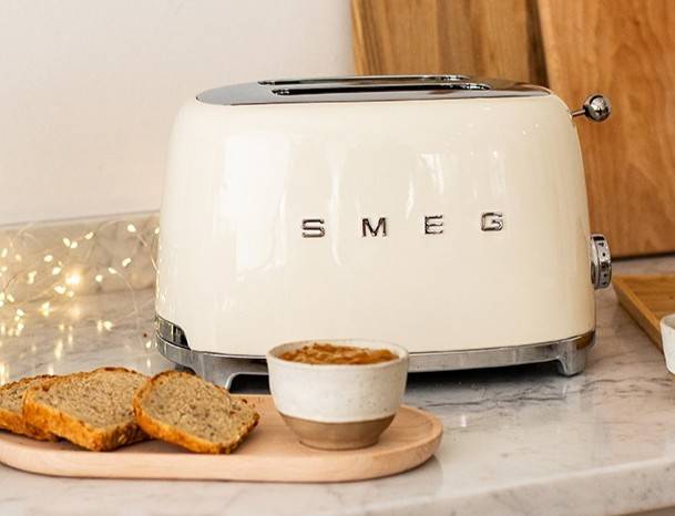 Tostadora Smeg TSF01CREU El desayuno, tostado a tu gusto