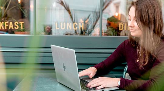 HP 250 G7 REGALO MALETÍN + RATÓN Negro 256GB Movilidad y ligereza