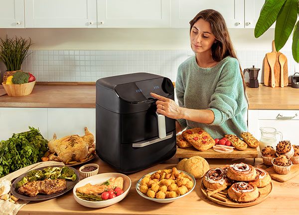 Freidora de aire Cecotec cocinando sin aceite con resultados crujientes Freidora de aire Cecotec cocinando sin aceite con resultados crujientes