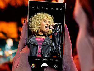 Samsung S24 reproduciendo video en pantalla Dynamic AMOLED 2X