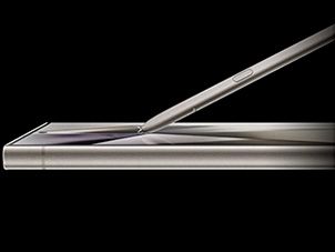 Usuario interactuando con One UI 6 en el Samsung Galaxy S24