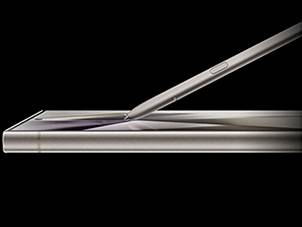 Usuario interactuando con One UI 6 en el Samsung Galaxy S24